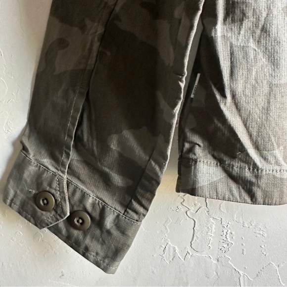 Vuori Women’s Ripstop Jacket Oregano Camo Size S Hiking and Outdoor Jacket - Picture 6 of 12